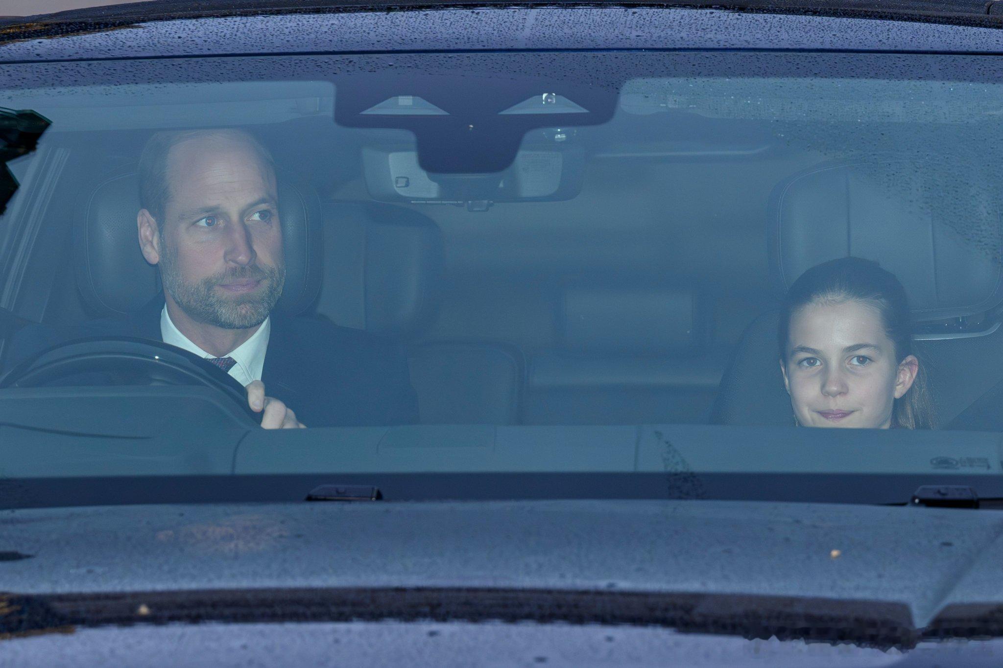 新闻2025.12.16英国王室成员出席国王查理三世在白金汉宫举行的圣诞午宴