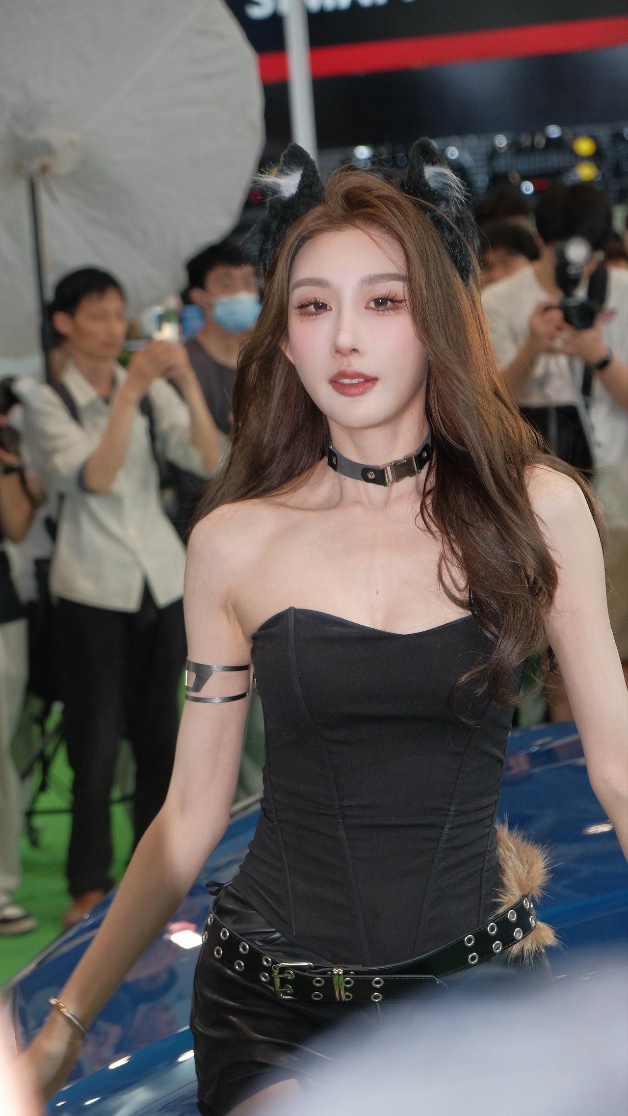 配上这段BGM我知道是顶级！深圳改装车展深圳改装车展模特美女车模大长腿美女