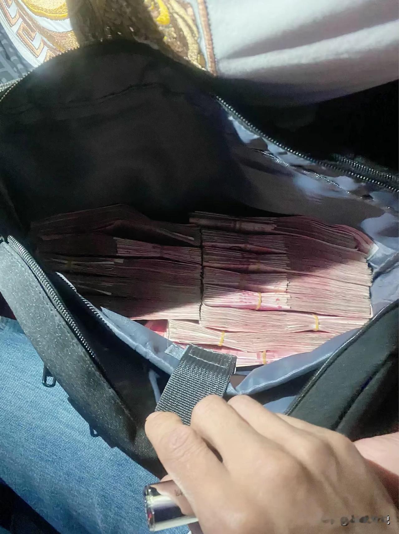 五年未回家的女儿，如今我带着10万块钱去赔罪，不知她是否原谅！五年前家中拆迁