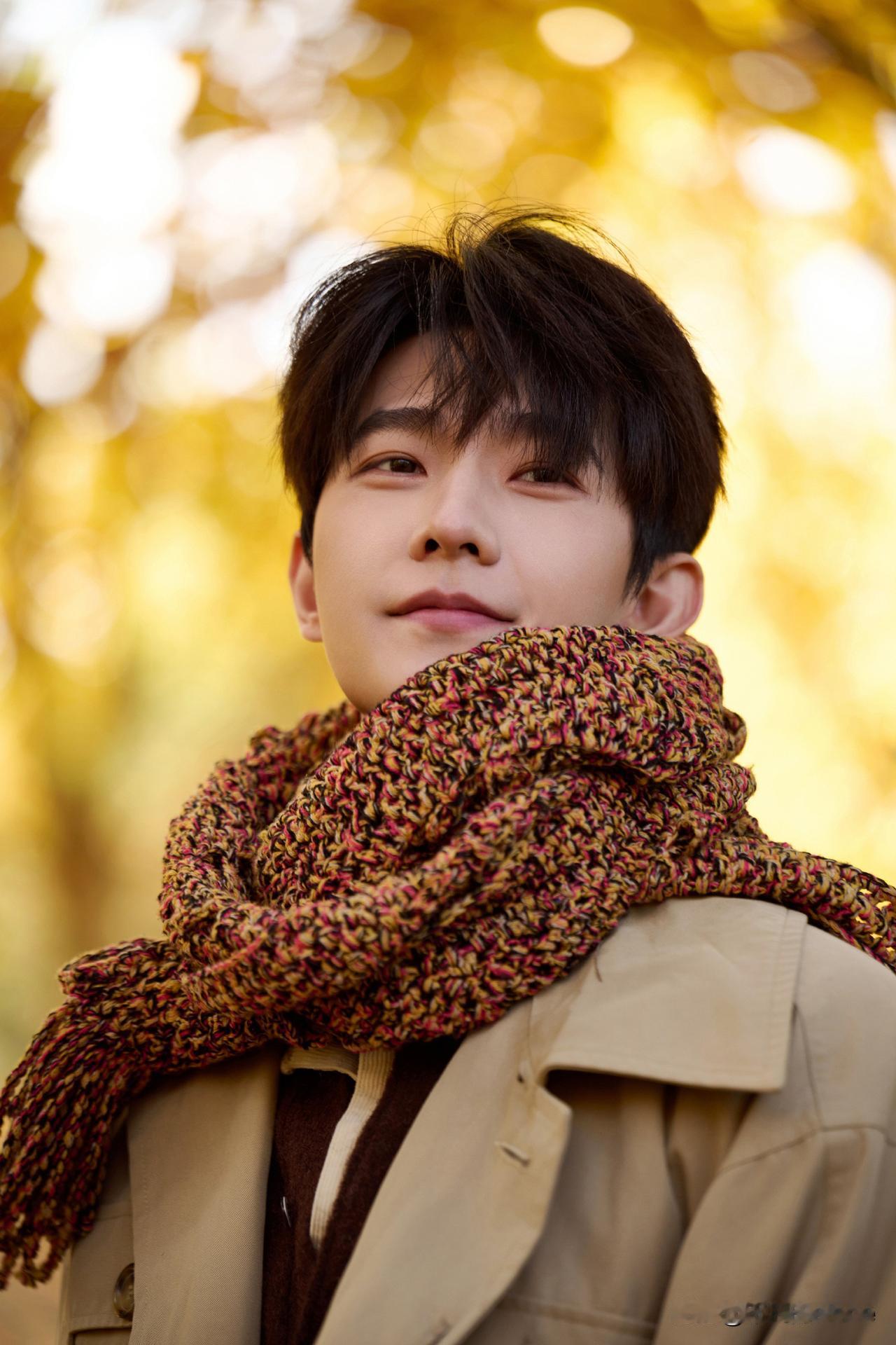 杨洋的脸还是太权威了，已经帅到了无人能敌的地步，看起来就像18岁的少年一般，少年