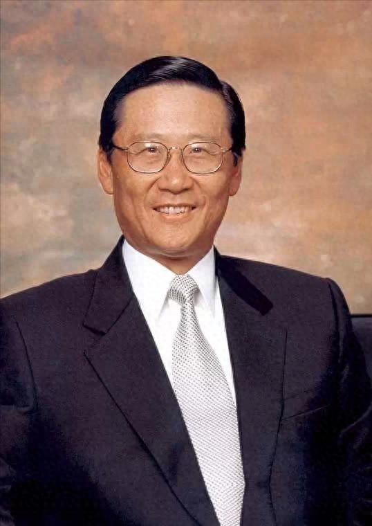 他曾是董建华“头号劲敌”，在政商界大杀四方，却都没能当选特首    吴