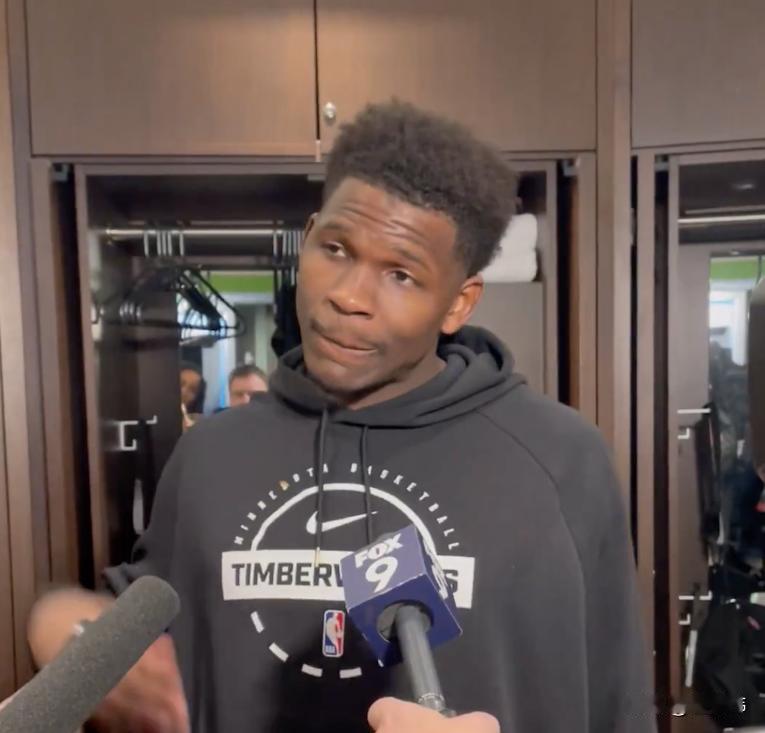 绝对的认可！爱德华兹谈伦纳德：“他一直都是出色的球员。”“当他健康的时候