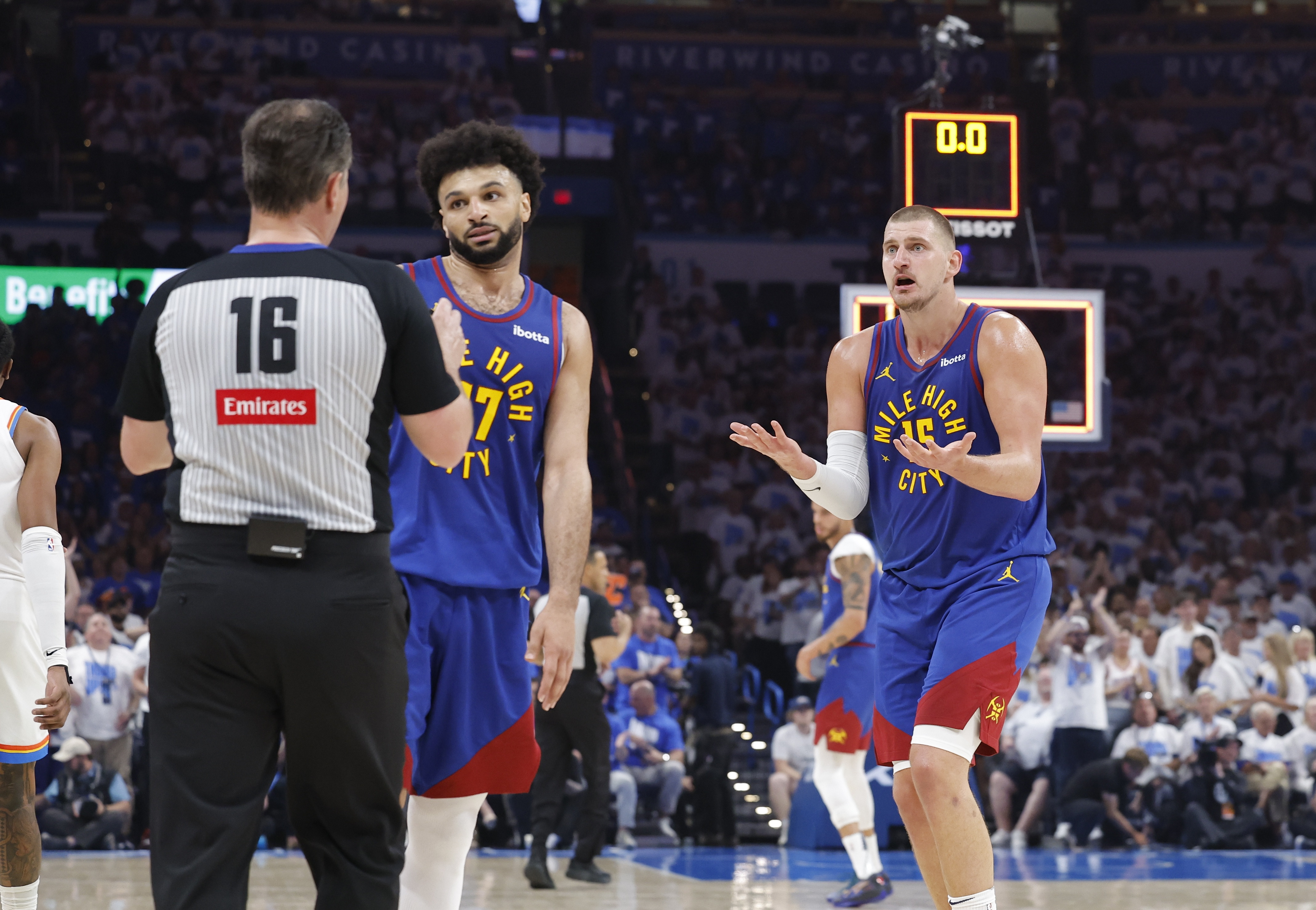 掘金输给了骑士队，火箭队成为了西部第3！目前火箭队距离马刺队还有2.5个胜场的差