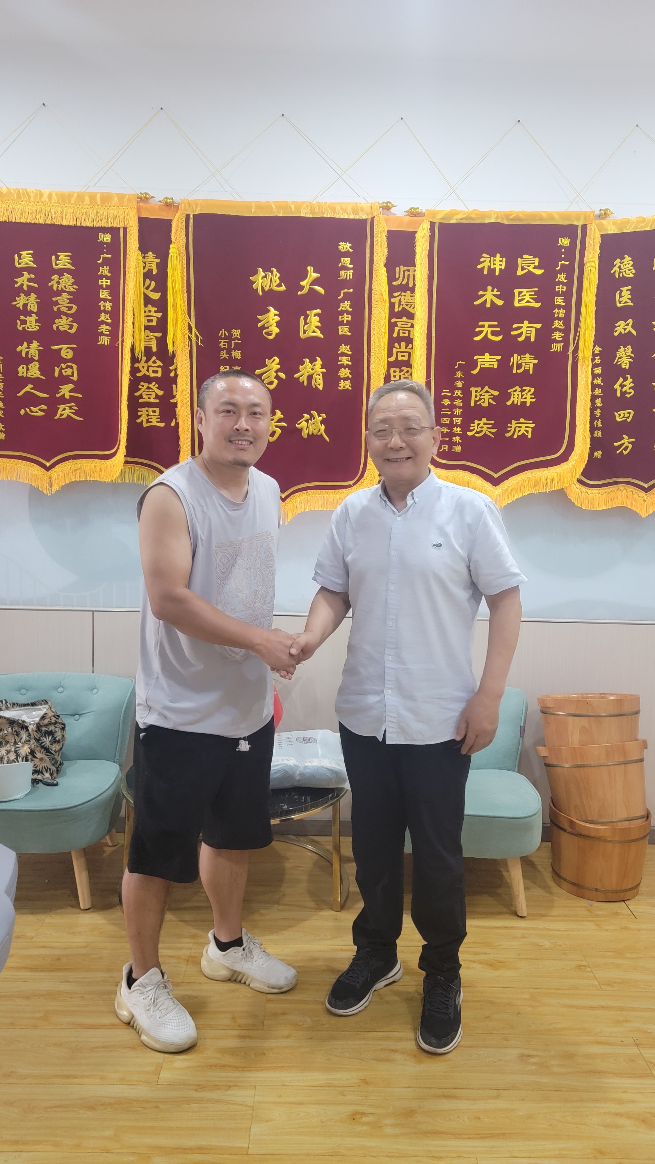中医的观点空灵为常态↘宁饿勿饱↘吃的太多也会把病给养起来↘以偏纠偏的关键是攻坚.