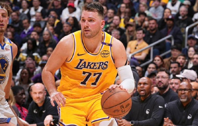 残阵湖人主场迎战西部第二马刺，东契奇复出之夜引爆西部巅峰对决！