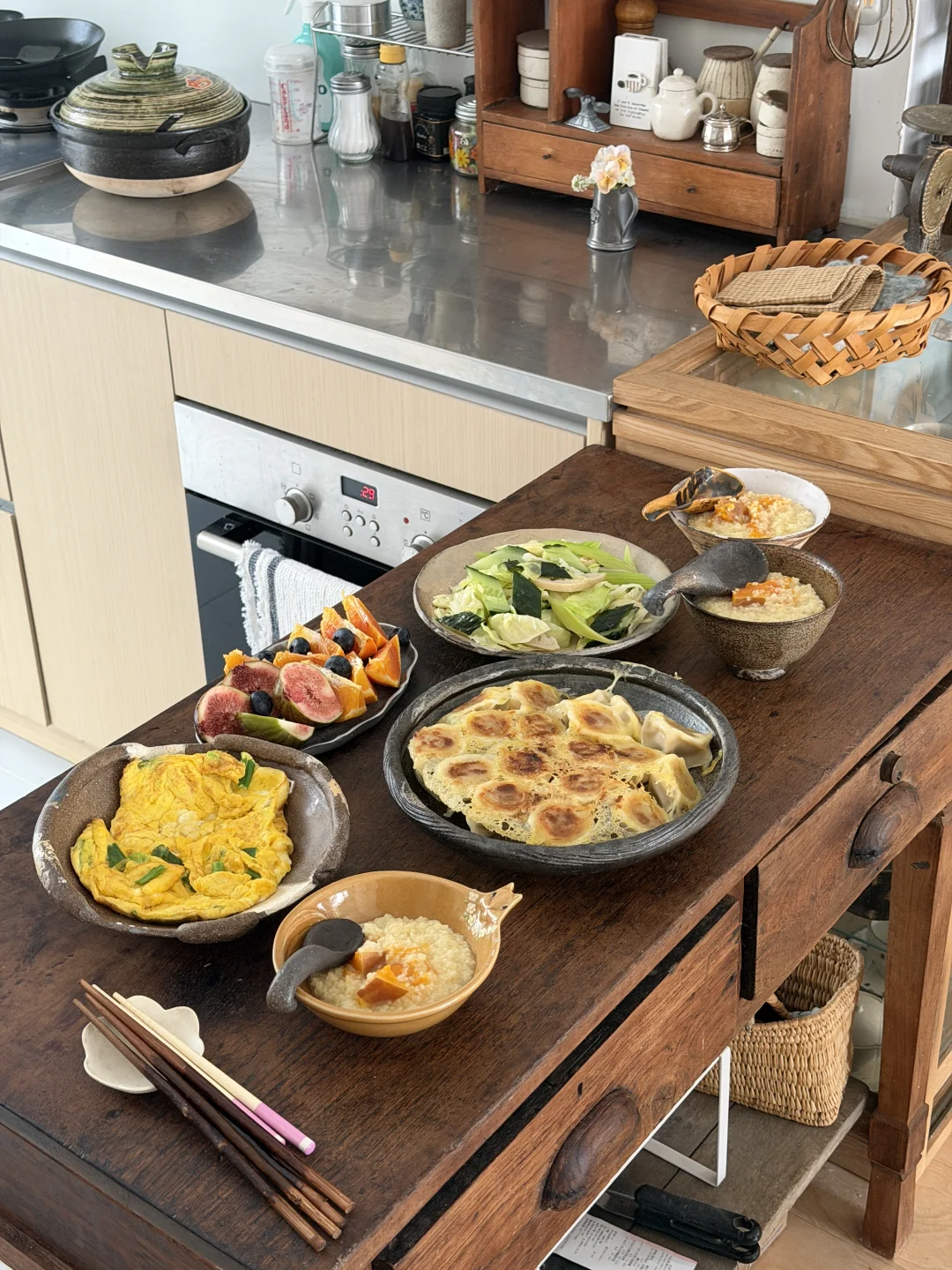 小假期的中式早餐餐桌