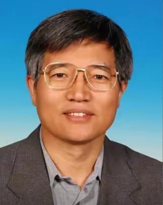 首先，作为堂堂的北大教授，我不知道他为什么如此唱衰自己的国家，尤其是这句：“我活