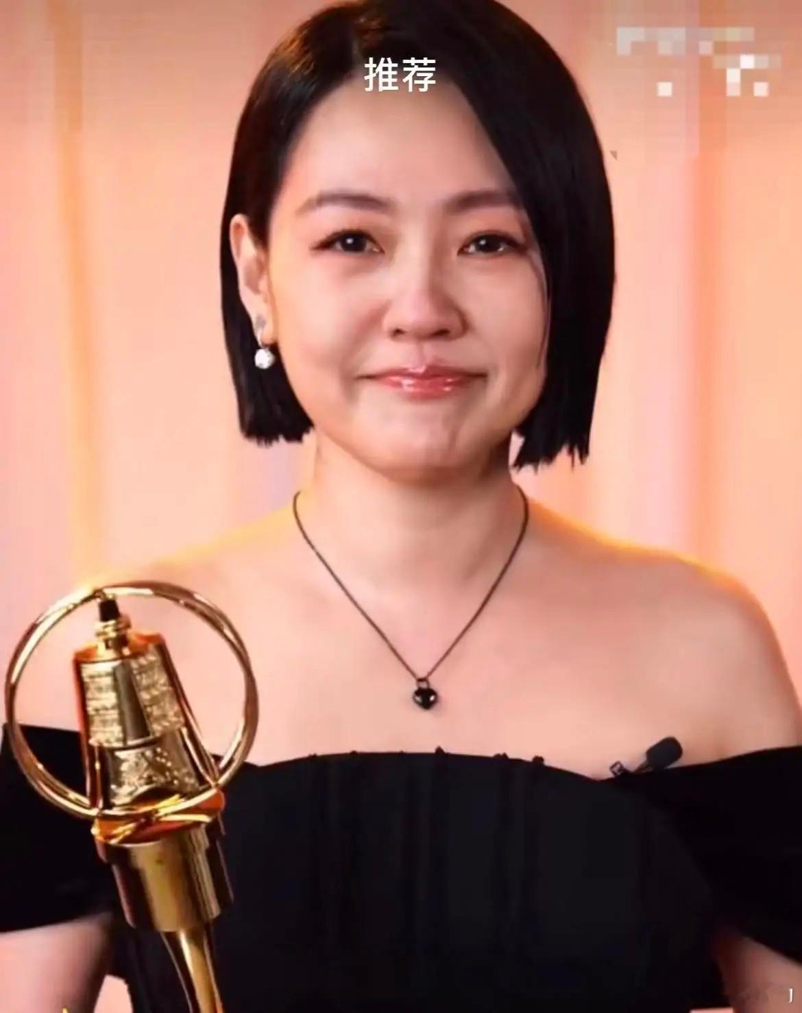 真的是服了!!求求你了小S，你不要再演了好吗？你根本就不是在金钟奖舞台上表现的那