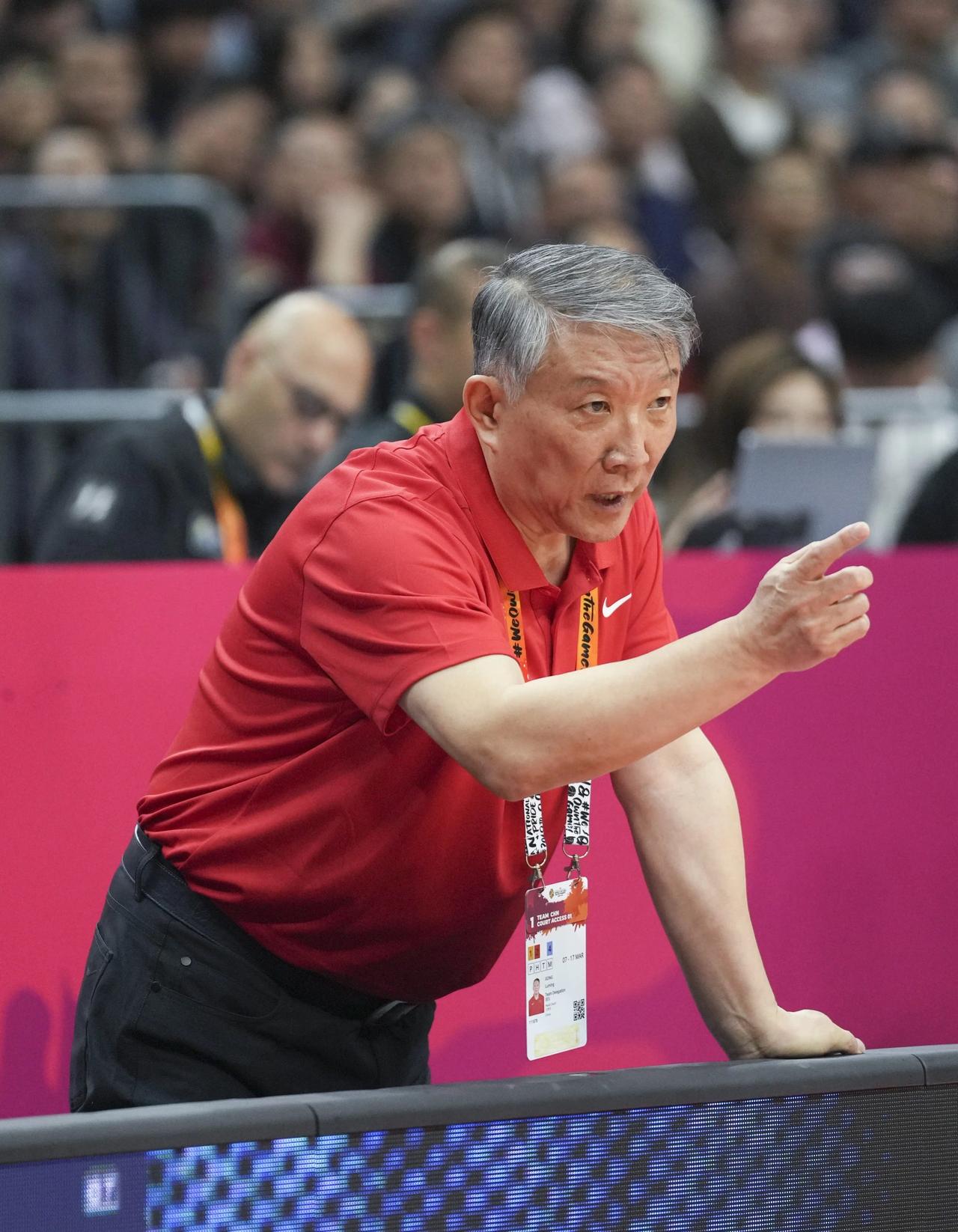 宫鲁鸣是后卫出身，到底在教什么宫鲁鸣在国家队担当主力后卫时，由于当时国际篮联