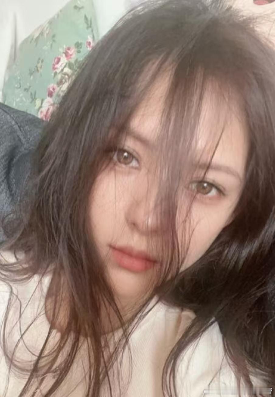 早期的张予曦简直是洋娃娃~​​​