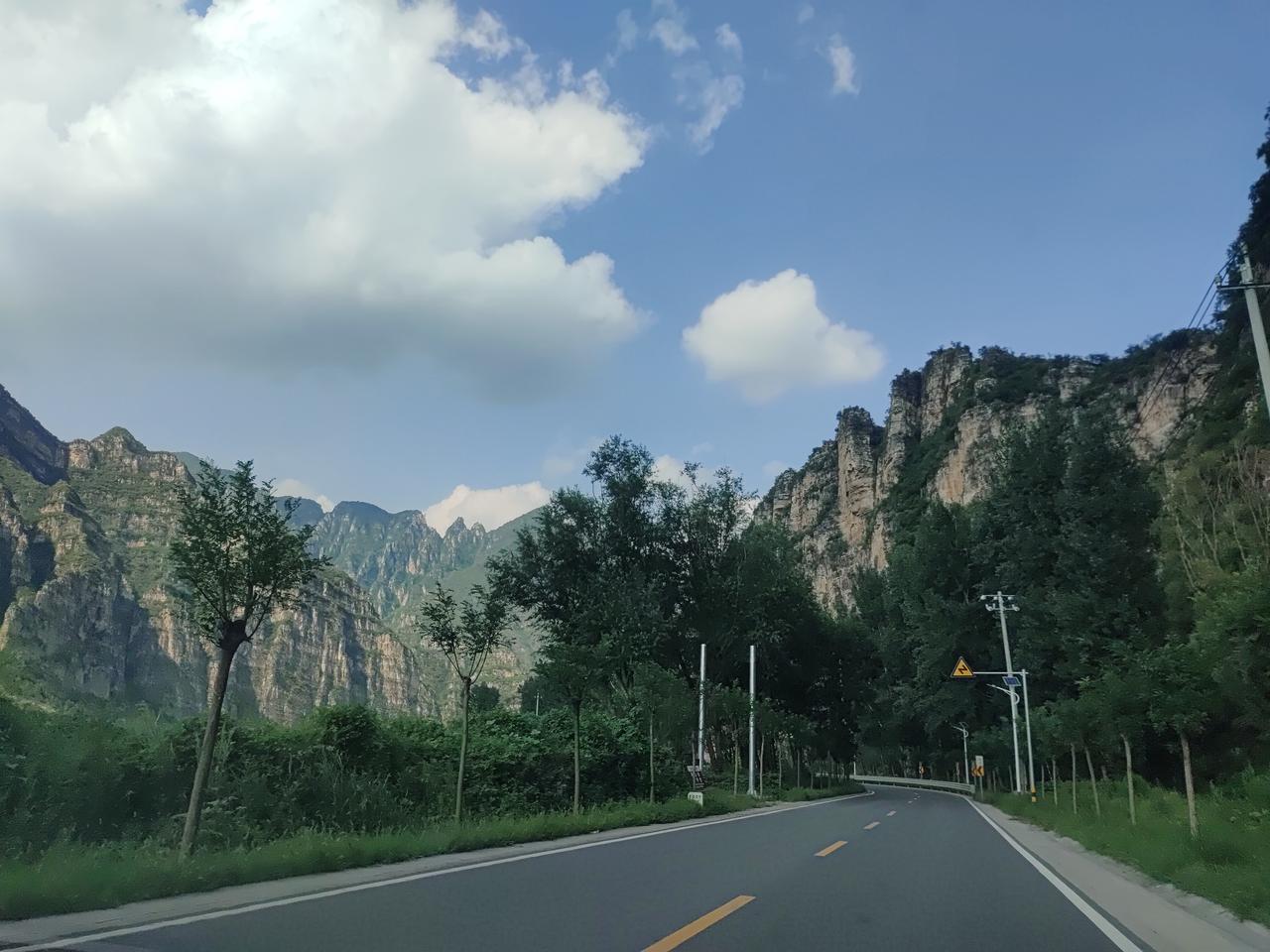 没构图、没修饰，却把当下的治愈与安然留存，这些风景不在远方，就在奔赴的途中。