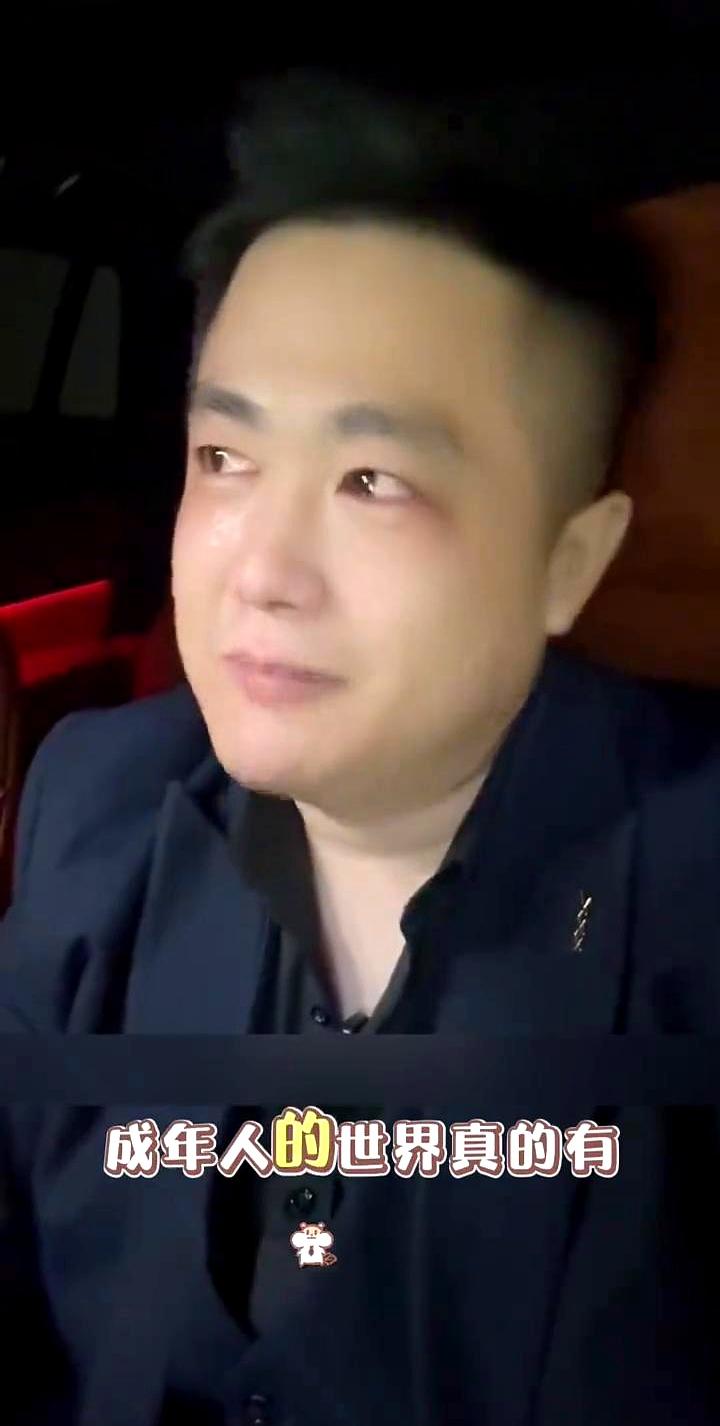 今天又为了住不住这套别墅，跟家里人聊崩了。前两天爸爸还坚持要把我的别墅卖掉，我