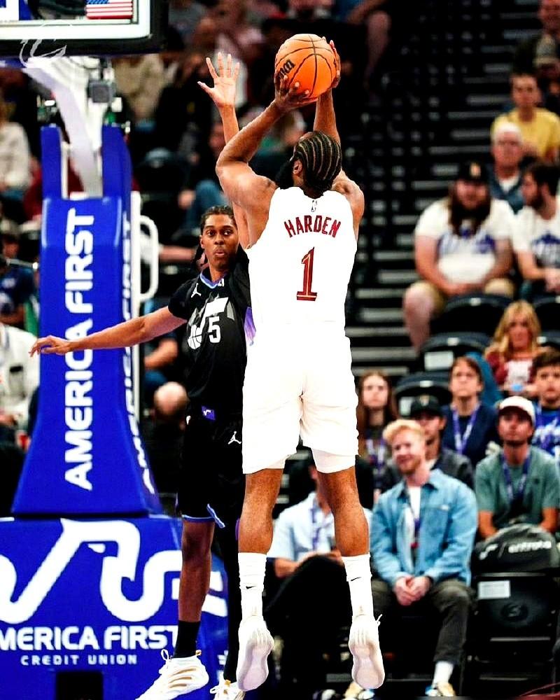 哈登打球是真聪明，不是瞎冲！都说哈登打养生球？打爵士这场，他出战39分钟才拿