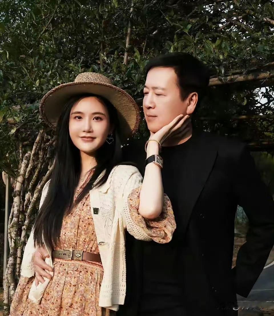 多少网友吐槽楚玲配不上赖文峰，说她就是赶上公子落难，捡了块天大的干粮。但咱凭良心