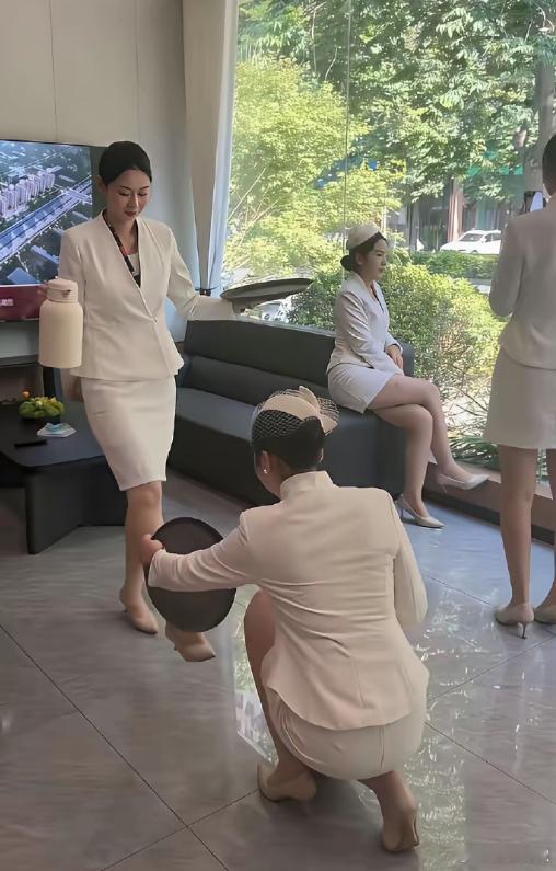 果然有钱人买的是服务和面子。