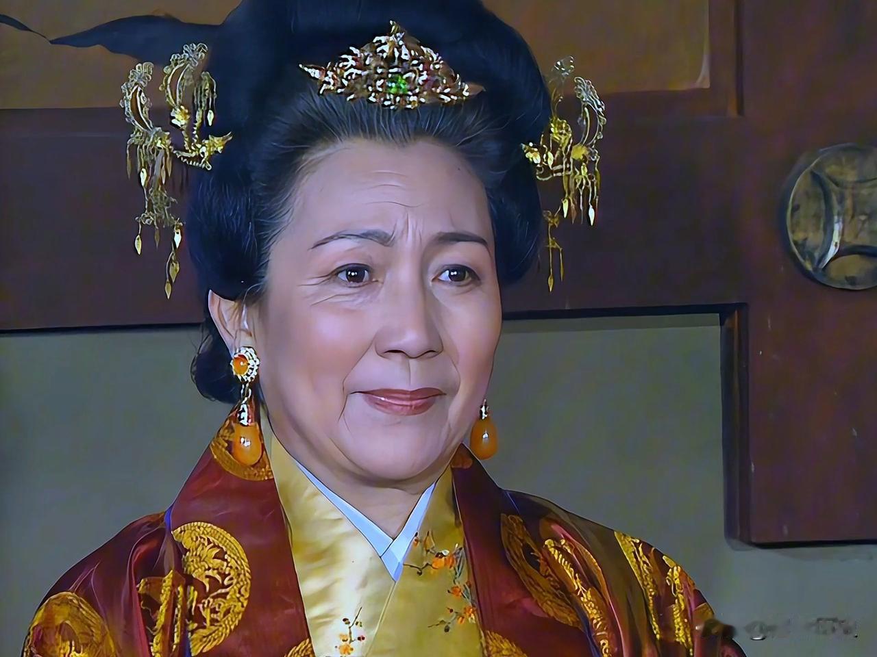 看了这两张照片就知道老版《三国演义》和新版《三国演义》的区别了，第一张照片是老版