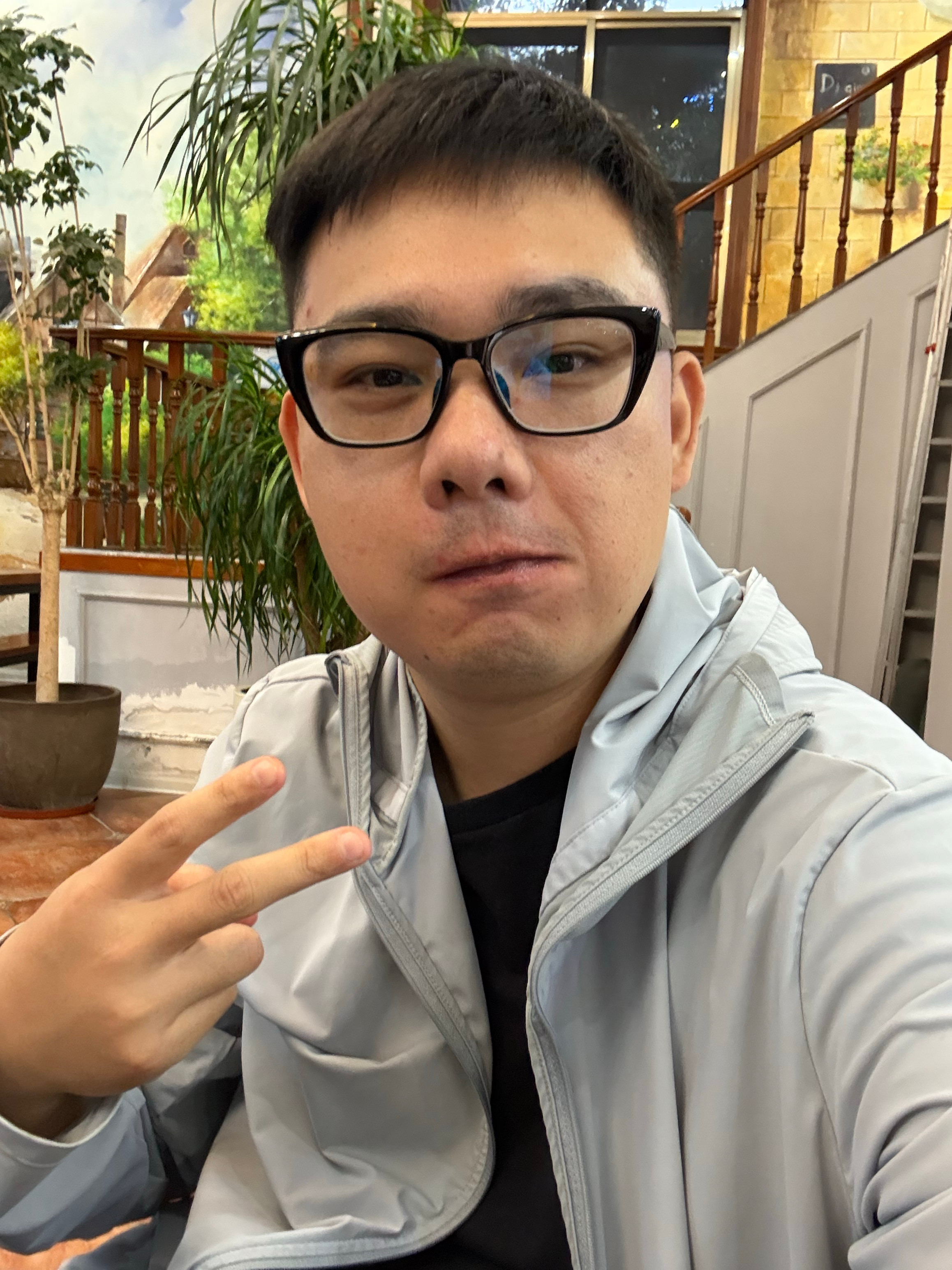 好久没吃过精致碳水和高糖饮品了，今天好好放纵一下。明天多跑5km！！！