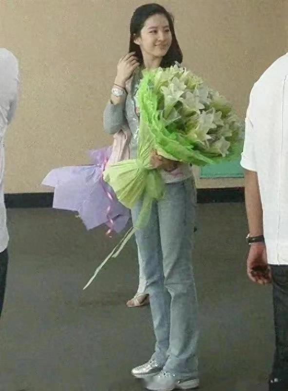 有一种“心动”叫大学时的刘亦菲，男同学错过了十个亿！