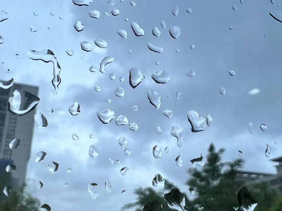 今日直冲34℃，周末雷雨登场气温回落苏州今日依旧以多云天气为主，晨间云层遮