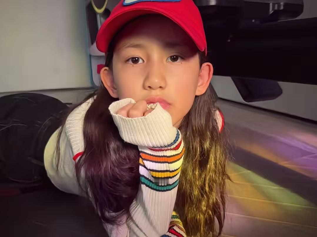 黄磊11岁的二儿女惊艳大众！老话说的真没错！家里孩子多的，老二永远是家中的龙