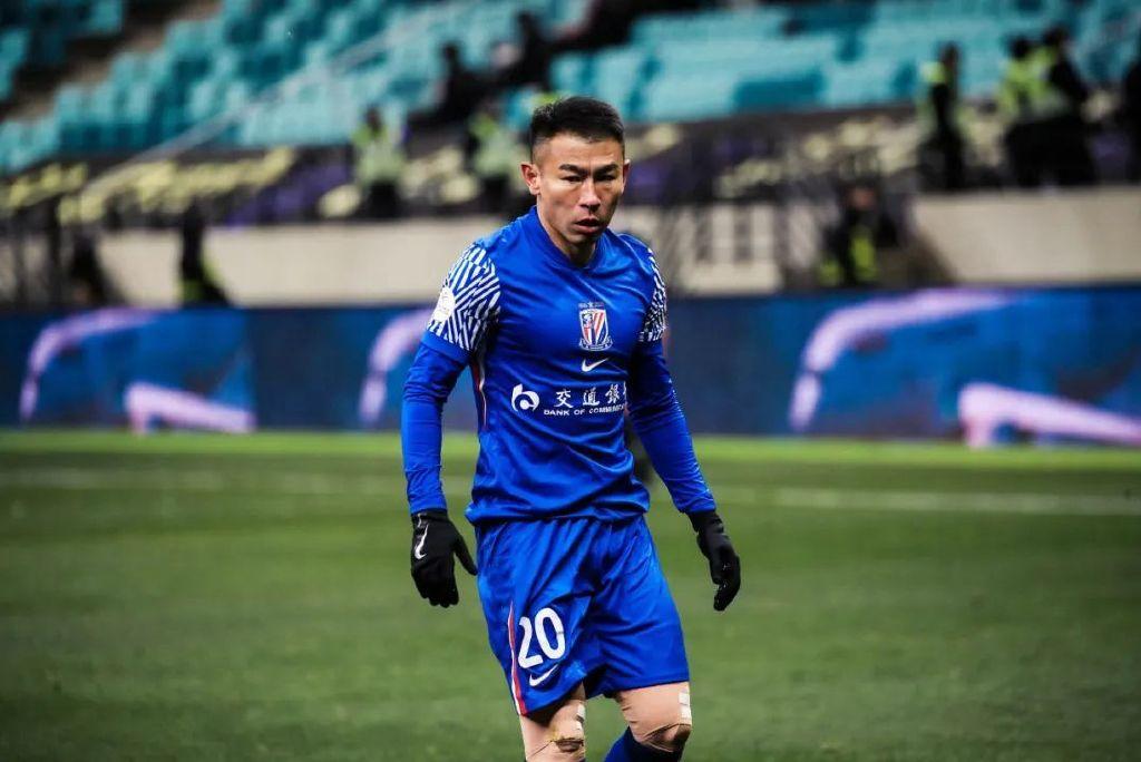 申花历史第6！随着于汉超退役，他在申花的职业生涯也落下帷幕。在上海申花效力五年