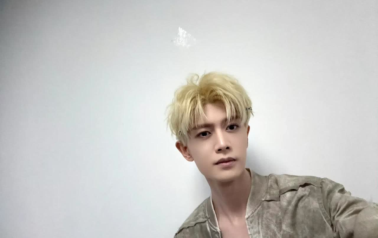 看到心上任那必须电量满格呀你们说是吧昨天看到那么多的有分量级的官