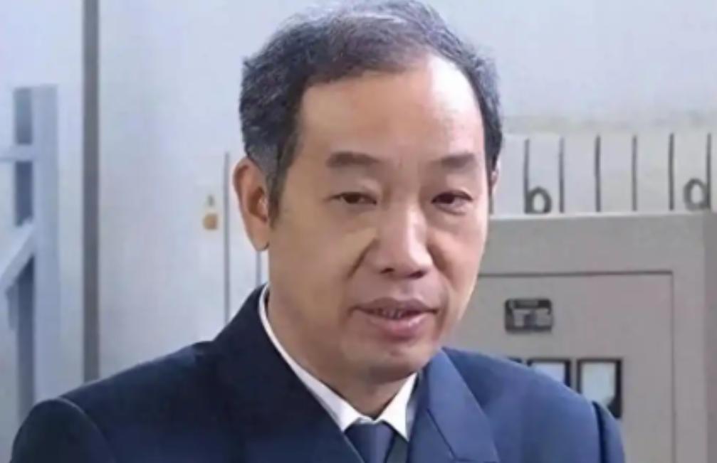 马伟明院士曾提出在青藏高原上，建一根2公里长的电磁发射轨道，经专家论证：造价太高