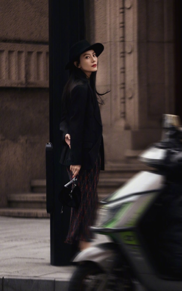 高圆圆衣服穿人vs人穿衣服