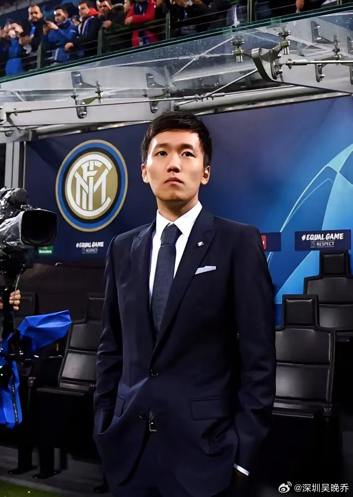 千亿负债的张康阳，还在开2000万的迈凯伦。26岁当上国米主席，何等风光。谁能