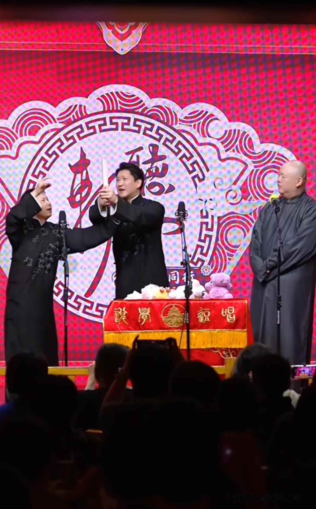 曹云金悄悄发了一段之前《鸾凤和鸣》的片段，与何云伟谦让谁来扛大旗的问题。有点意思