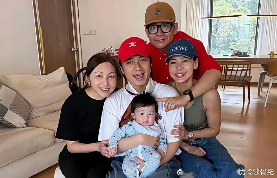 古巨基老婆52岁生头胎，57岁生二胎，而且生完精神状态很快就恢复，完全看不出是刚