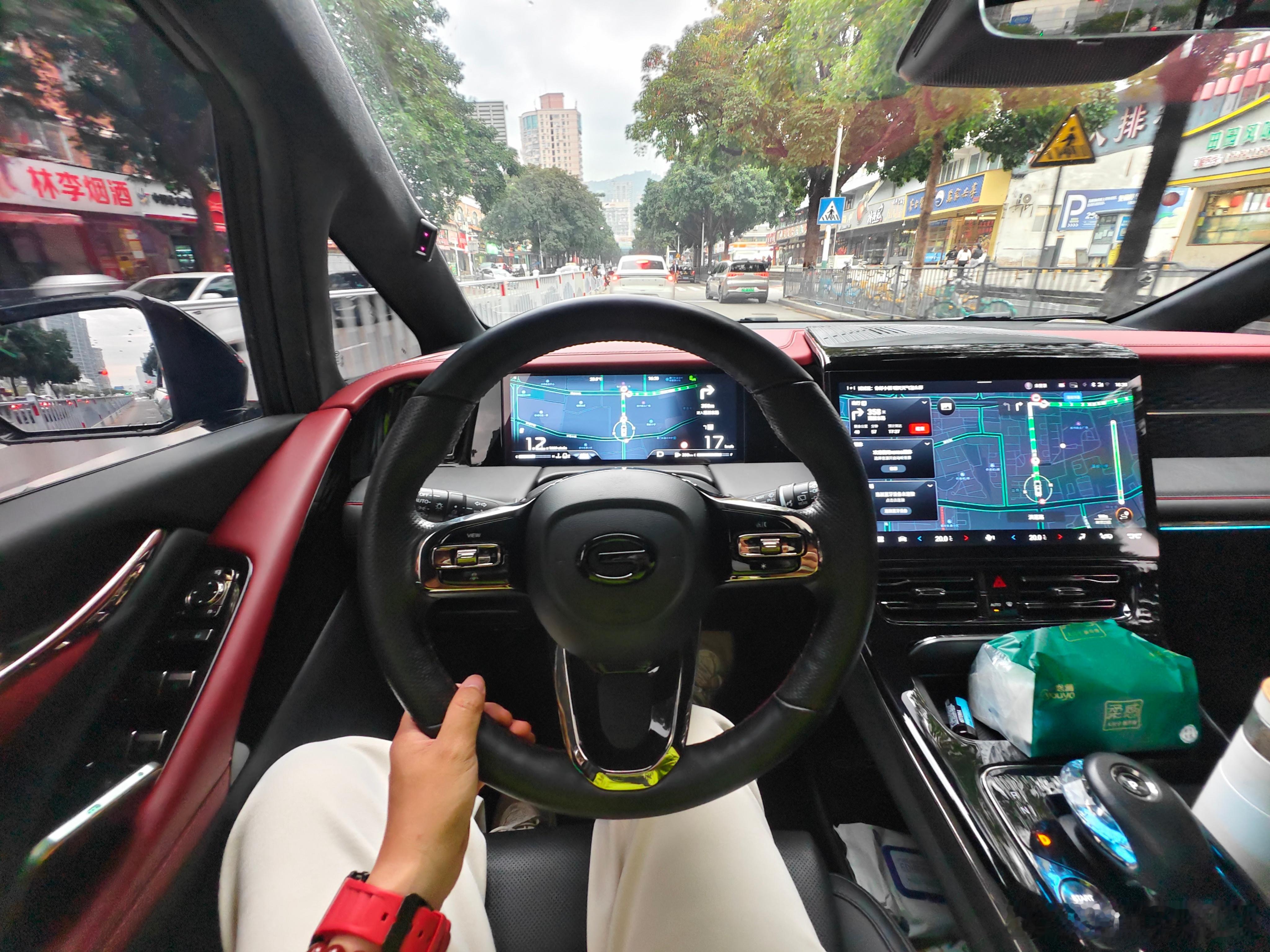 带小孩出发长泰玩两天，这种时候MPV是首选七座车当四座用，后备箱全部放东西，舒适