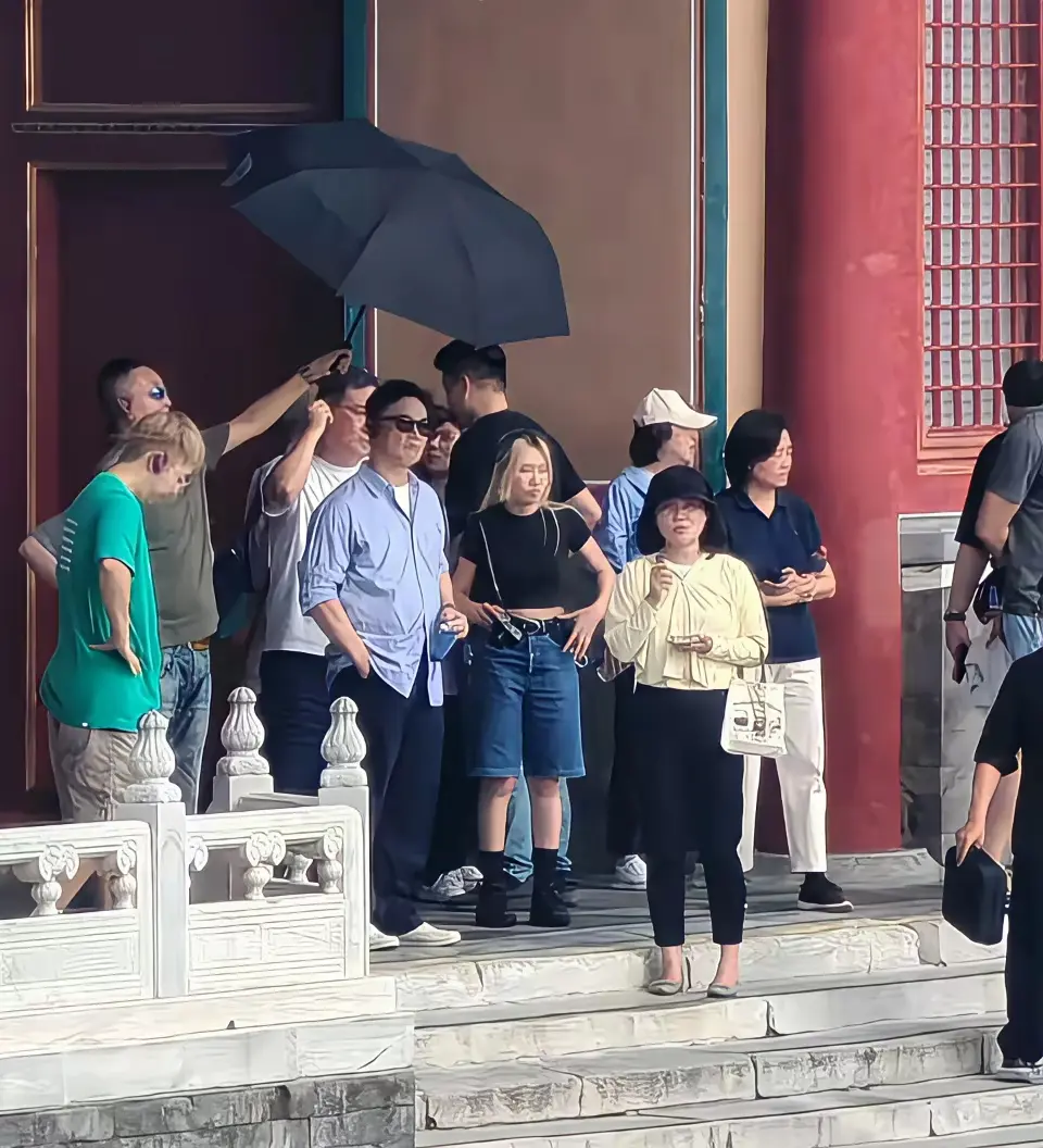 陈奕迅现身北京故宫，故宫的票非常难求，难道他不用买票吗？