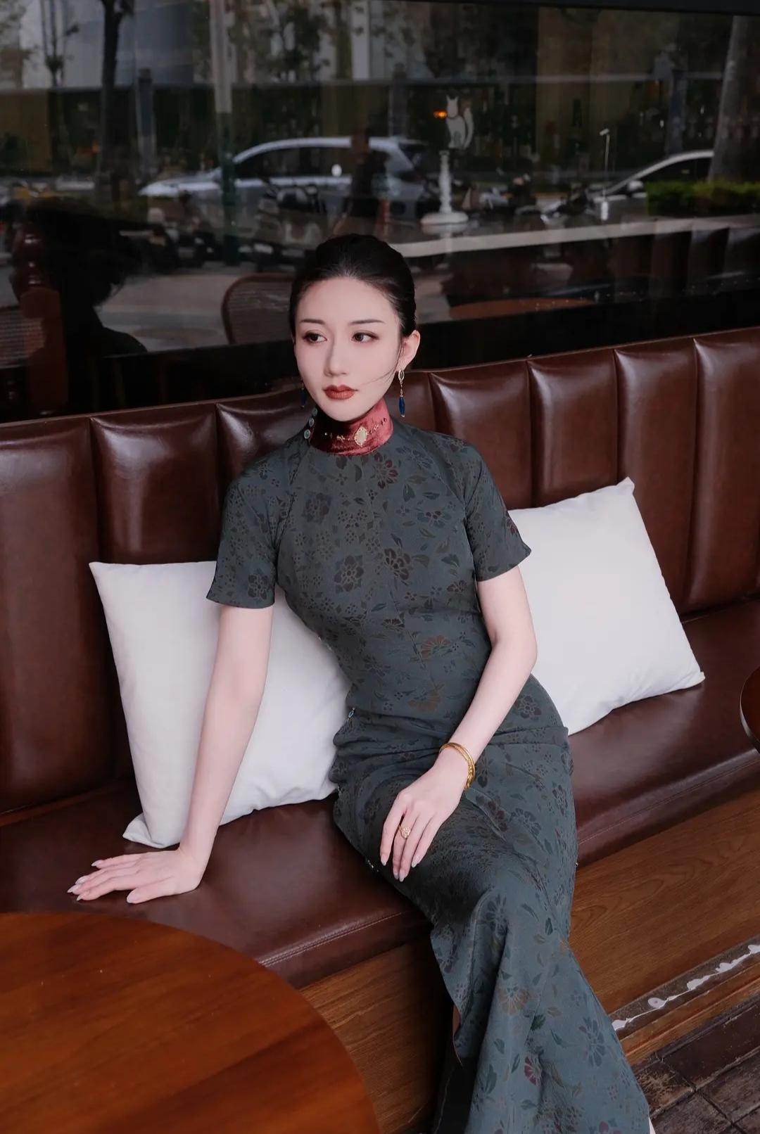 优雅复古风，复古旗袍穿搭，尽显东方韵味