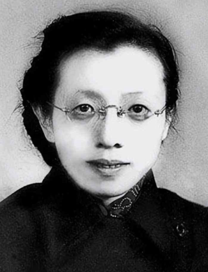 组织给了她20根金条，让她去南京搞地下工作，结果呢？她天天泡在麻将桌上，三年打了