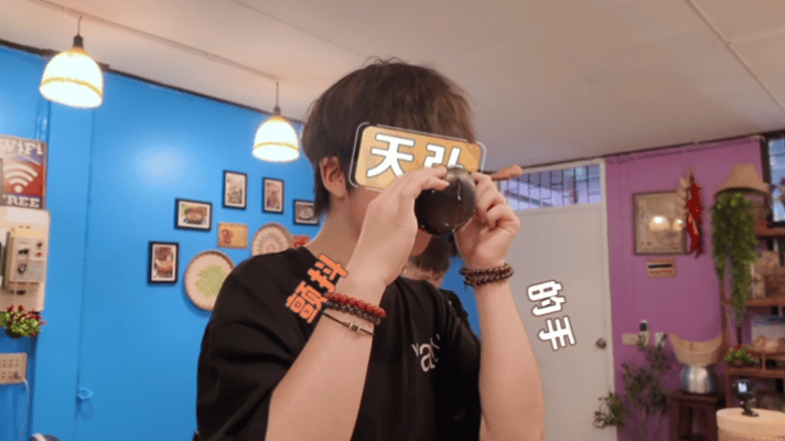 助理吃黄誉博做的饭吐了黄誉博跨界下厨彻底失败！椰奶汤底他尝着不对，助理试吃一口