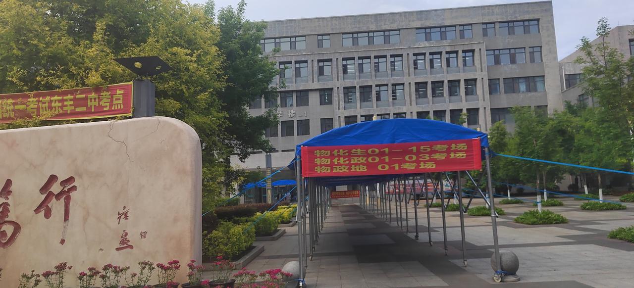 高考结束了，我没有询问学生考的怎么样？因为不管考的怎么样，他们都是成功的。不管怎