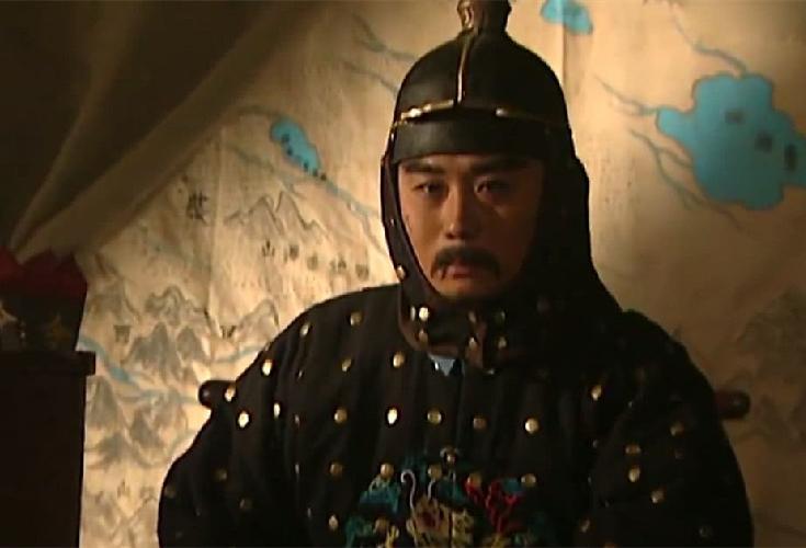 1732年,一位手握重兵、战功赫赫的封疆大吏,一夜之间被夺去官爵,押送京城,关进
