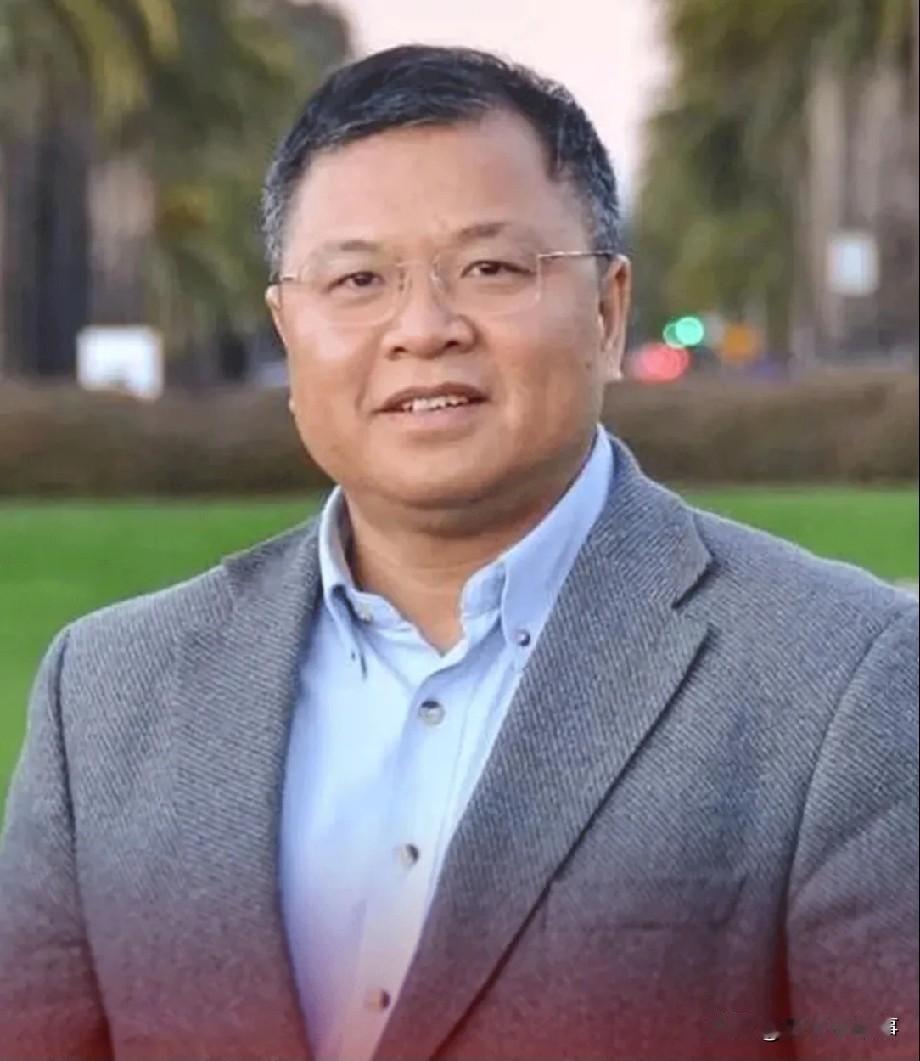 1996年，公费留学的黄大年加入英国籍，父母强烈反对，他说：就算骂我，我也要加入