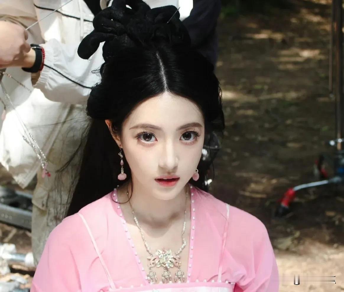 为什么男明星都喜欢网红？这审美真是太独特了从黄晓明到冯绍峰再到许凯前前前任