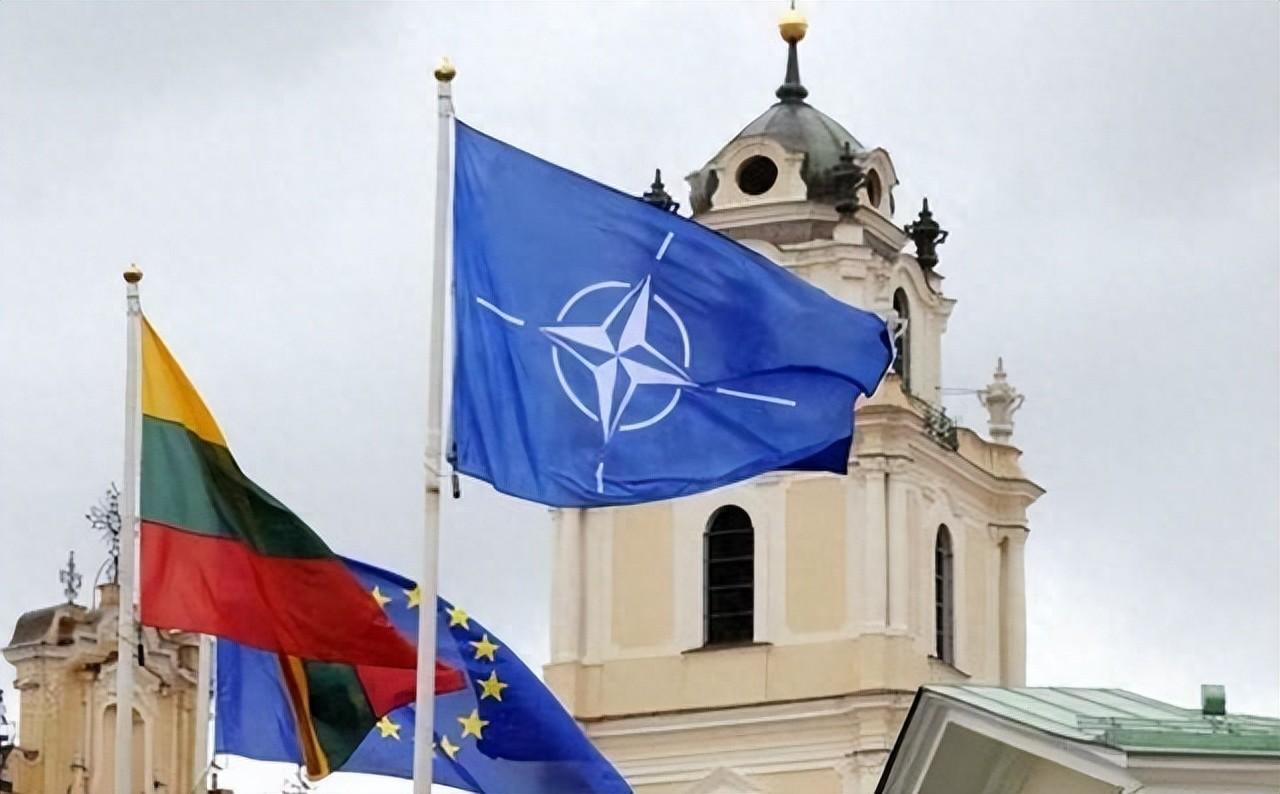 立陶宛为啥被称为“欧洲淫窟”？带你去瞧瞧这个可悲的中欧小国。先把话摆桌上，立