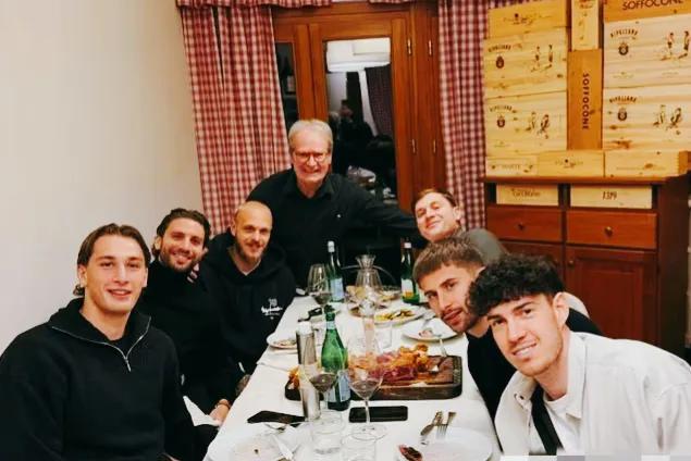 国米的意大利国脚相聚，兄弟们，皮奥还是太帅了啊，192的身高，英俊的面庞，发达的