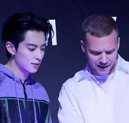 生图帅成这样？​​​太精致了