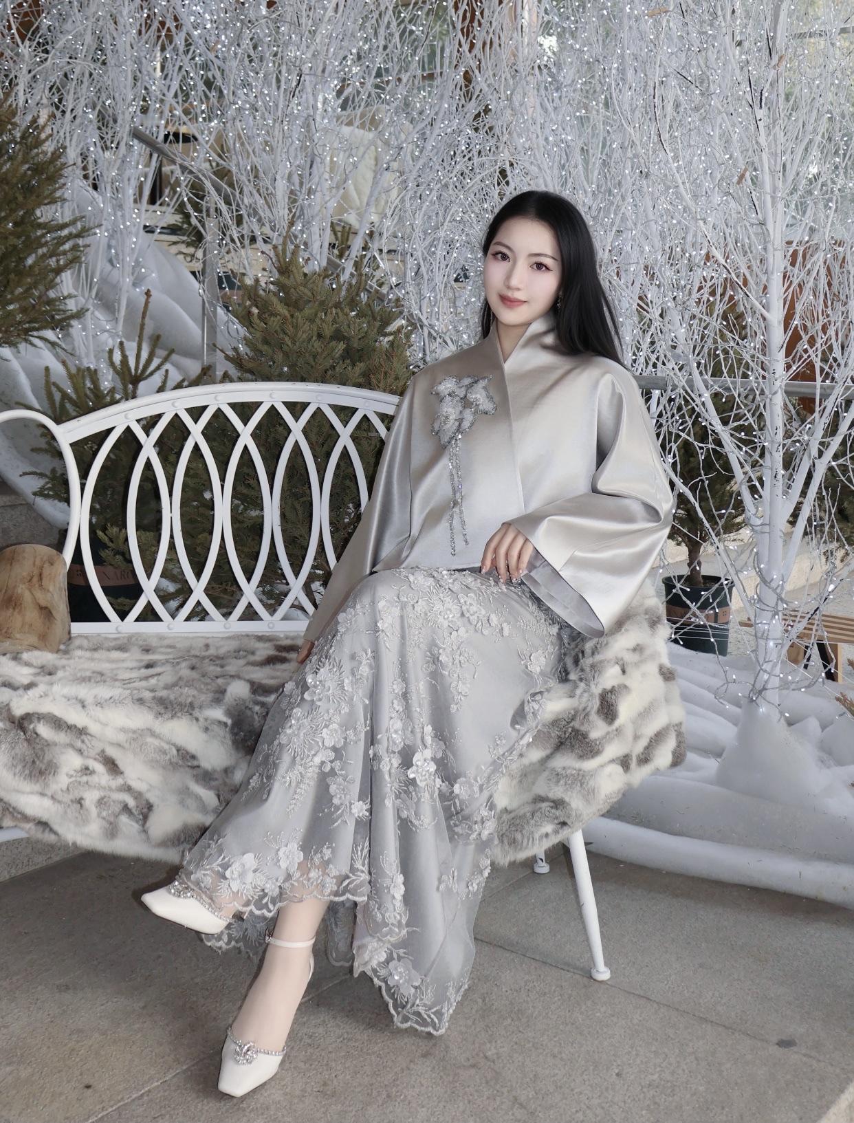 看看气质女神的穿着搭配吧优雅气质，轻奢生活，尽在奢华的家居时光。