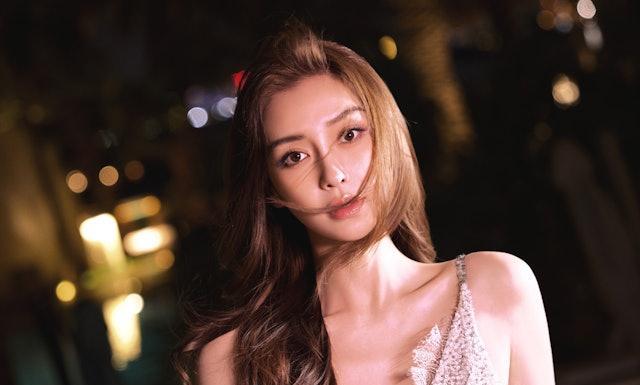 Angelababy杨颖36岁生日获内地解禁，贴仙气长腿靓相庆生！Angela