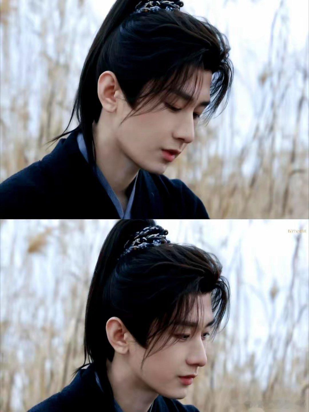 成毅这个人，真的，就很离谱。你看他平时，采访啊、直播啊，呆呆的，话都说不利索，笑