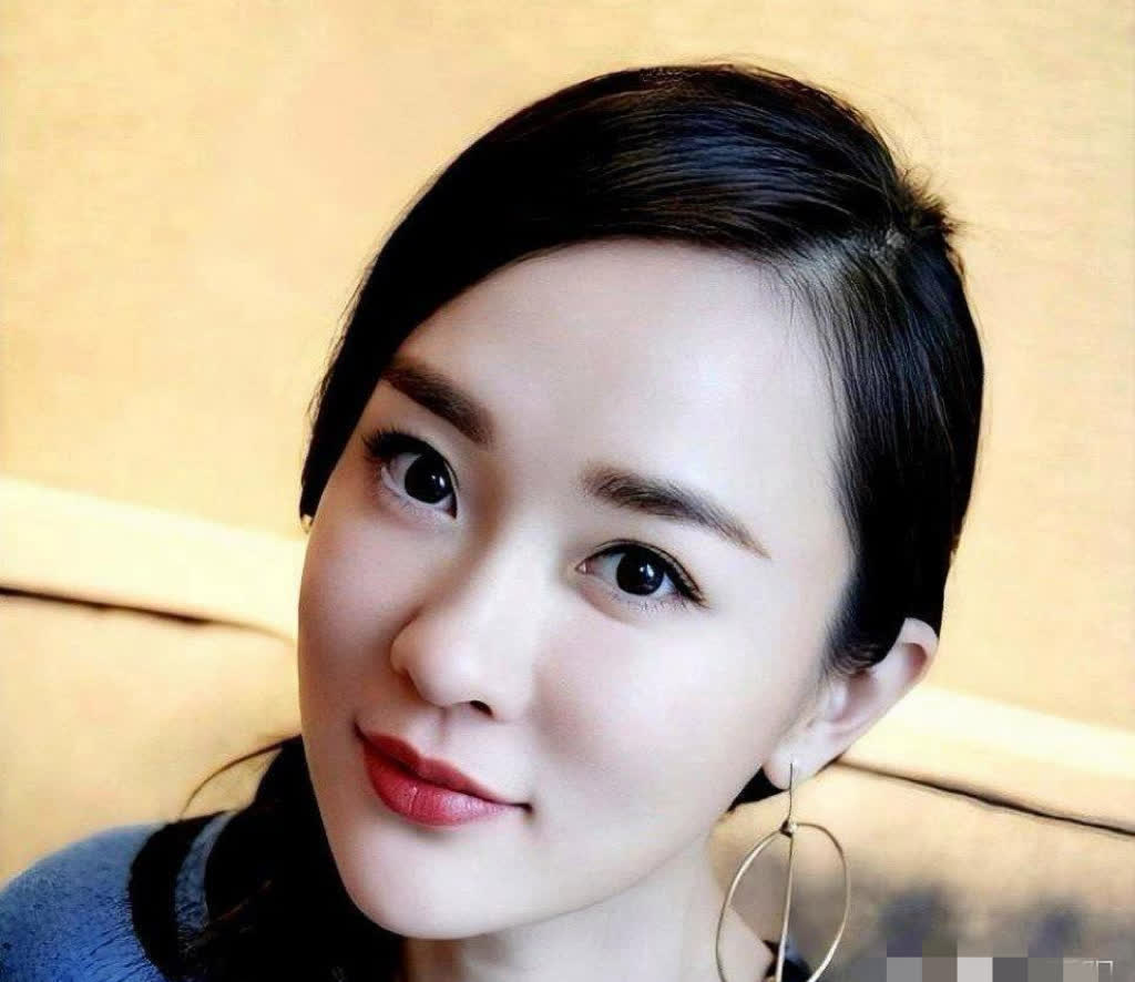 霍思燕这理财本事，真叫人佩服得五体投地！最近在节目里，有人问她月入一万该咋花，她