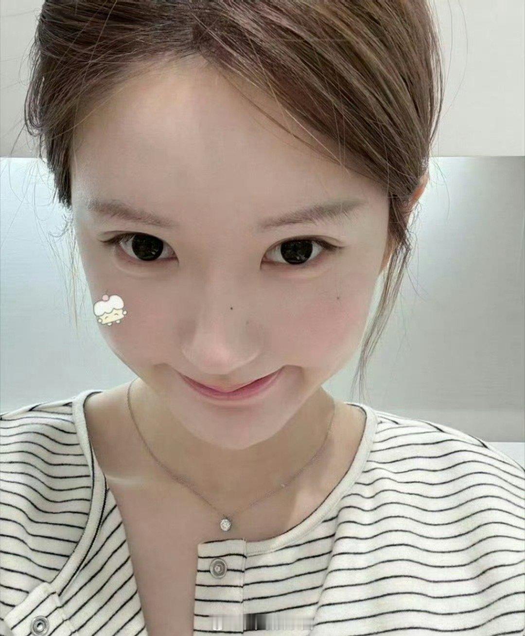 赵露思自拍照营业，好软好嫩好甜啊