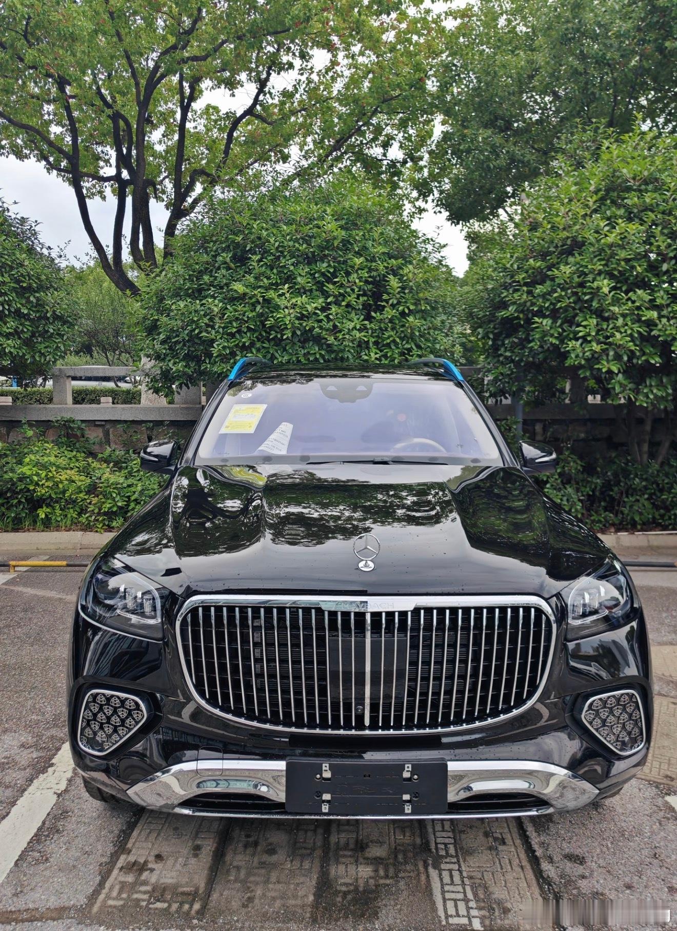 迈巴赫GLS480黑棕指导价149.8万现在全款145万卖全国含豪车税