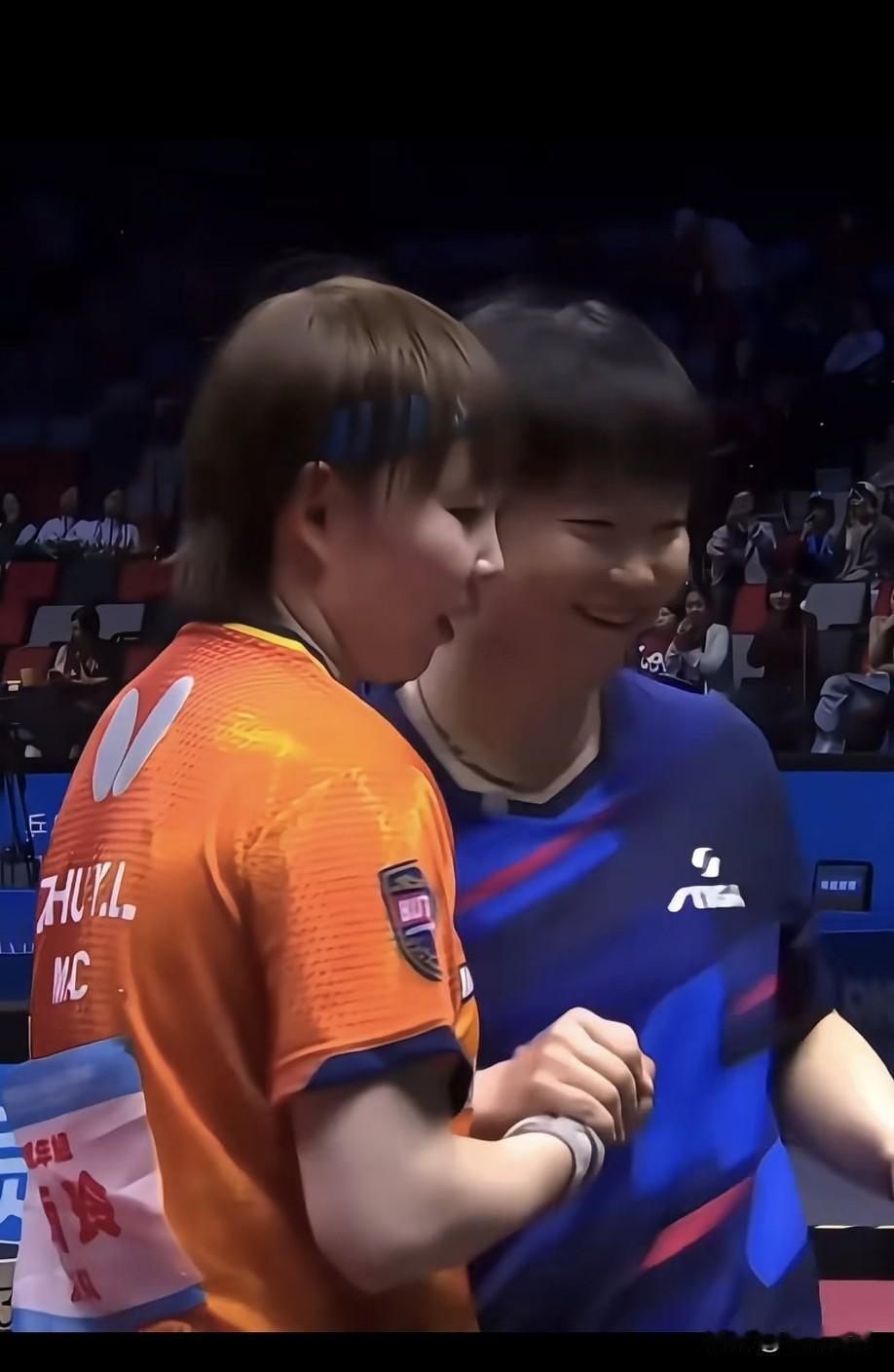 莎莎这一笑，感觉变回小孩[比心]她们俩是强者与强者间的惺惺相惜，小朱姐也很棒！